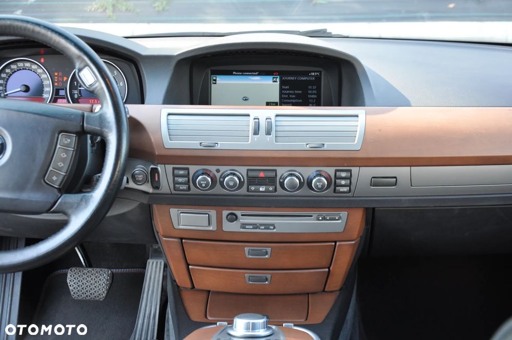 BMW Seria 7 740i - 24