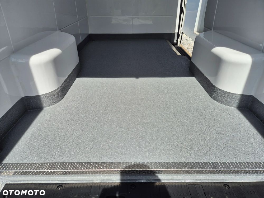 Volkswagen Crafter - 12
