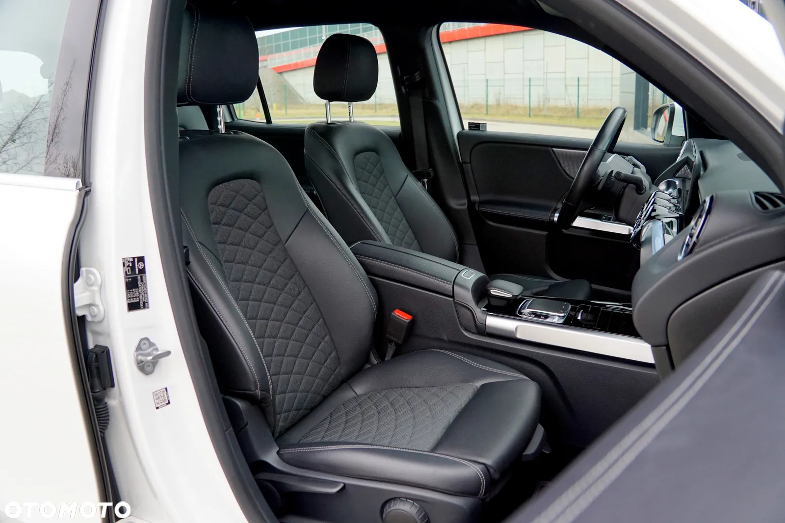 Mercedes-Benz GLB 200 7G-DCT Progressive - 25