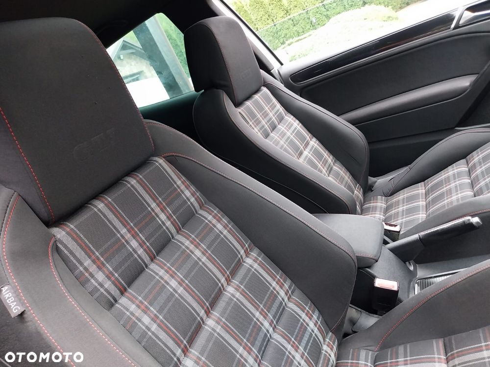Volkswagen Golf - 23