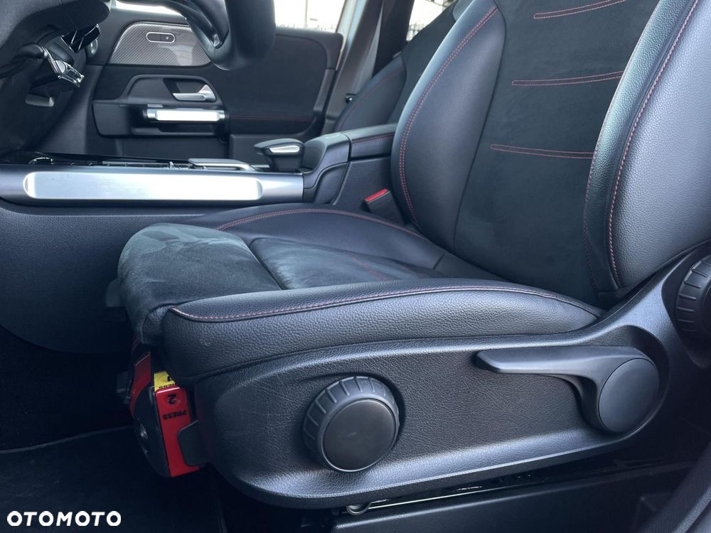 Mercedes-Benz GLB - 12