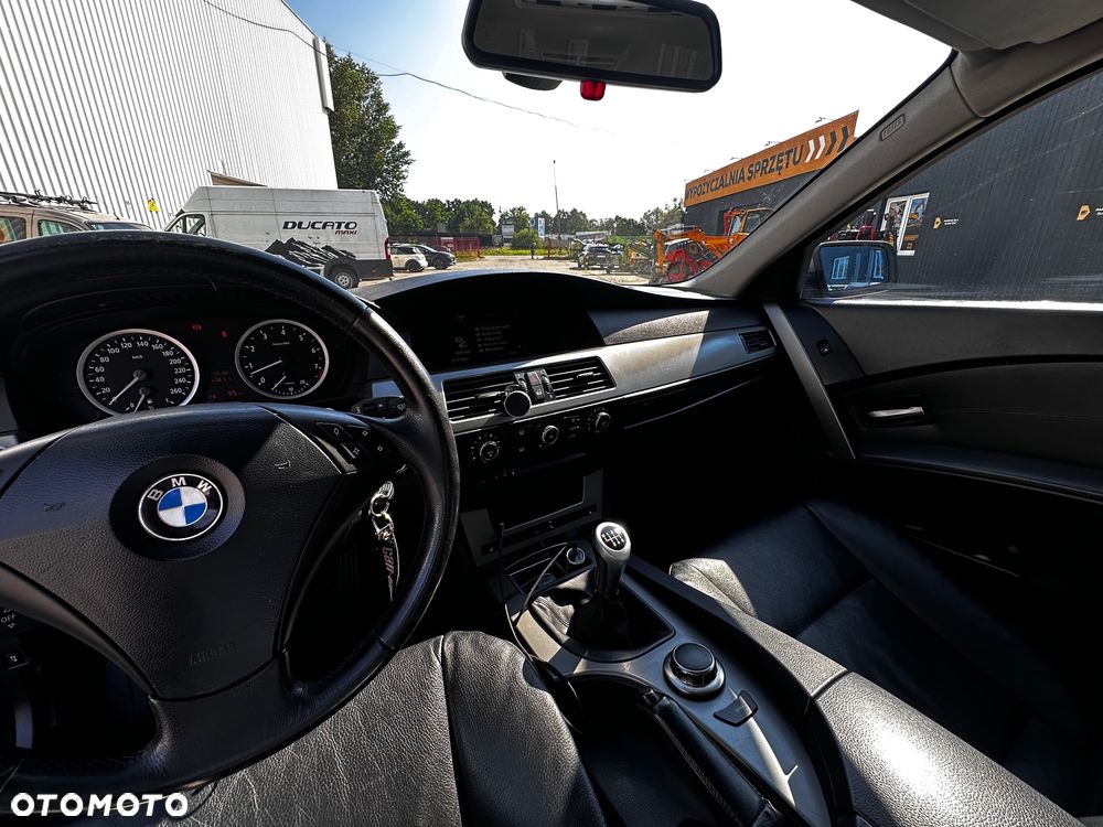 BMW Seria 5 525i - 11