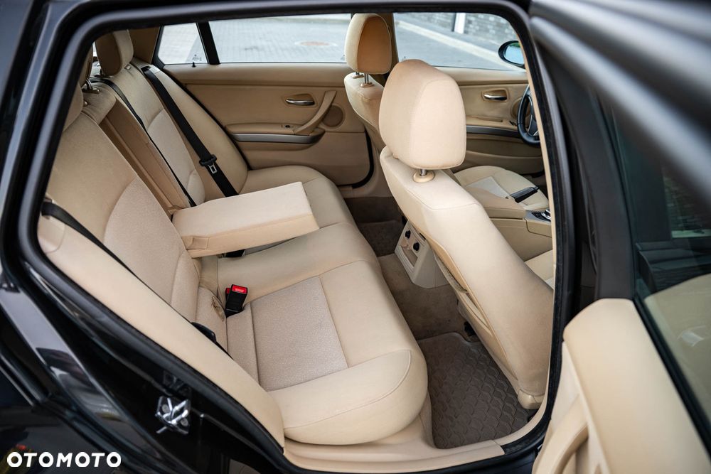 BMW Seria 3 320d - 25