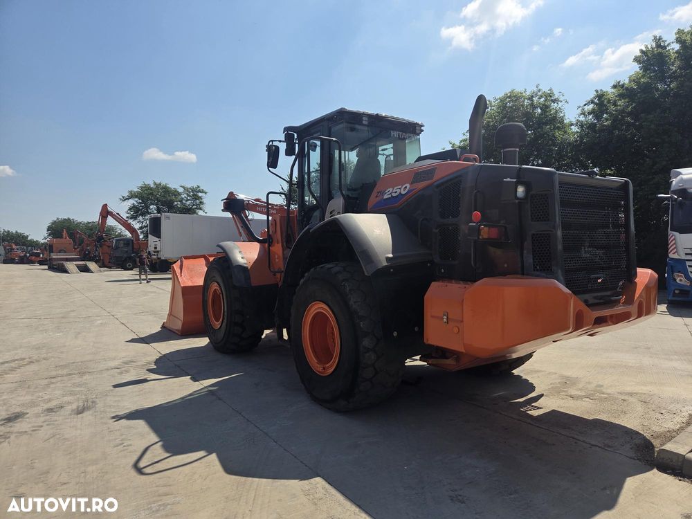 Hitachi ZW250-6, 2018, cupa 4mc, produsa in JAPONIA, masa operationala 22,7tone, anv 23,5R25 80% ok, Consum mediu 10l/ora, camera mers masalier, STARE FOARTE BUJNA-posibilitate leasing 2 ani-PROMOTIE 66.900 EUR+Tva - 2