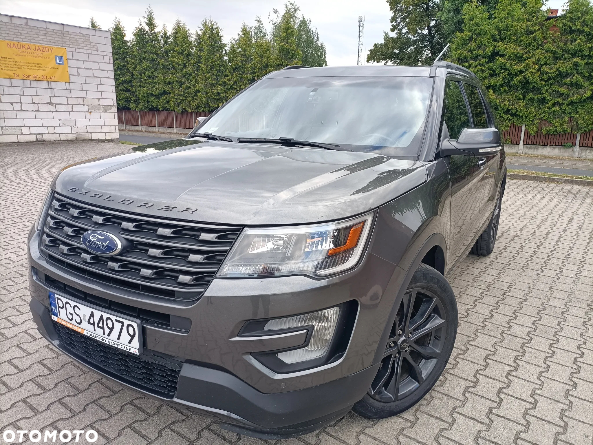 Ford Explorer - 2