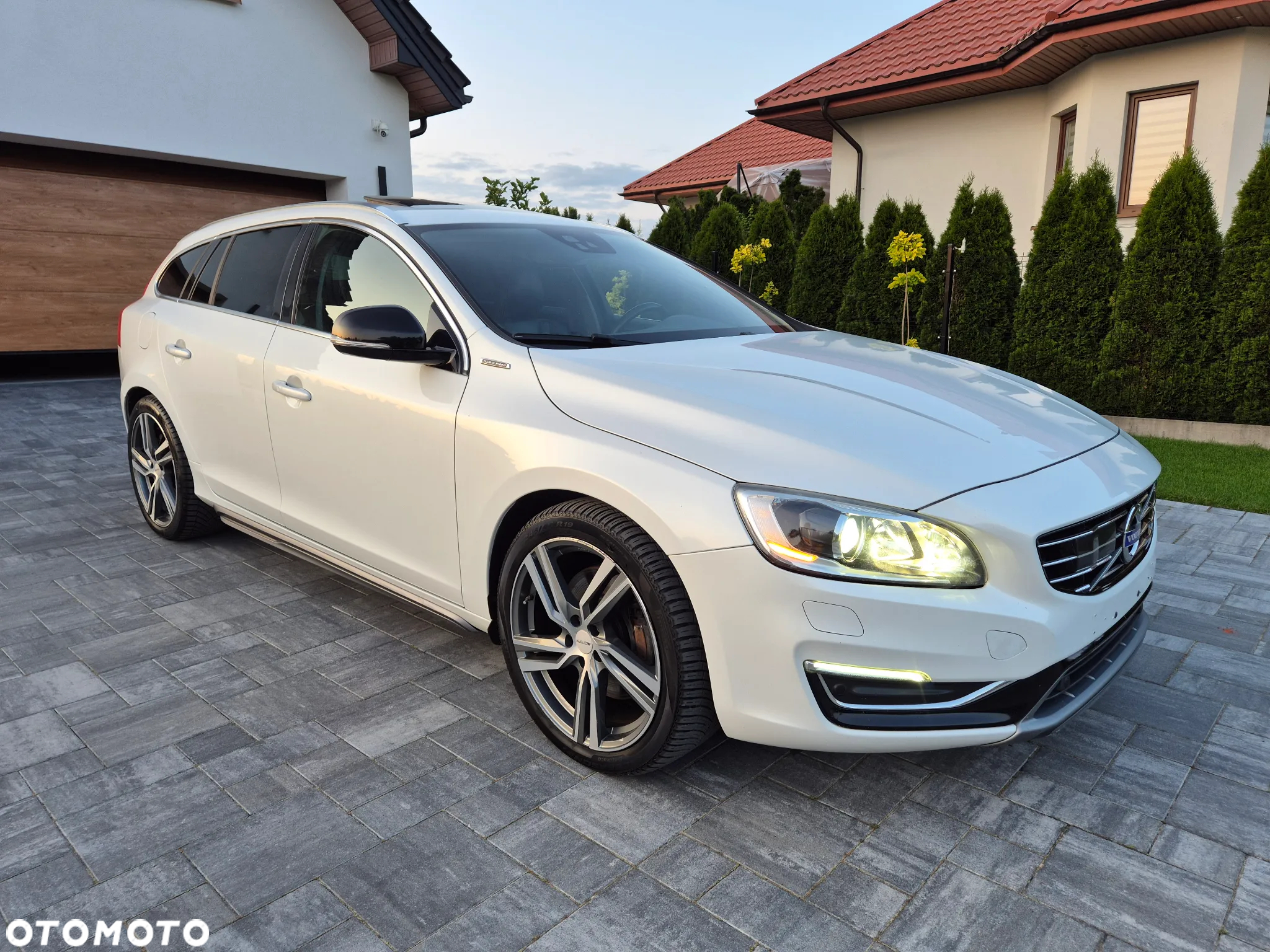 Volvo V60 D6 Plug-In-Hybrid AWD Geartronic Summum - 20
