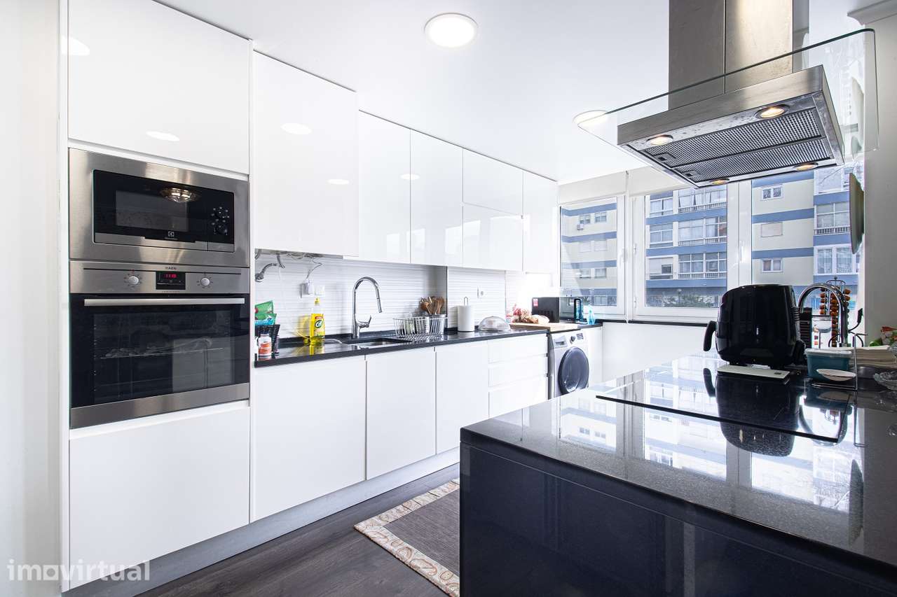 Apartamento T4  remodelado em Carnaxide - Grande imagem: 3/33