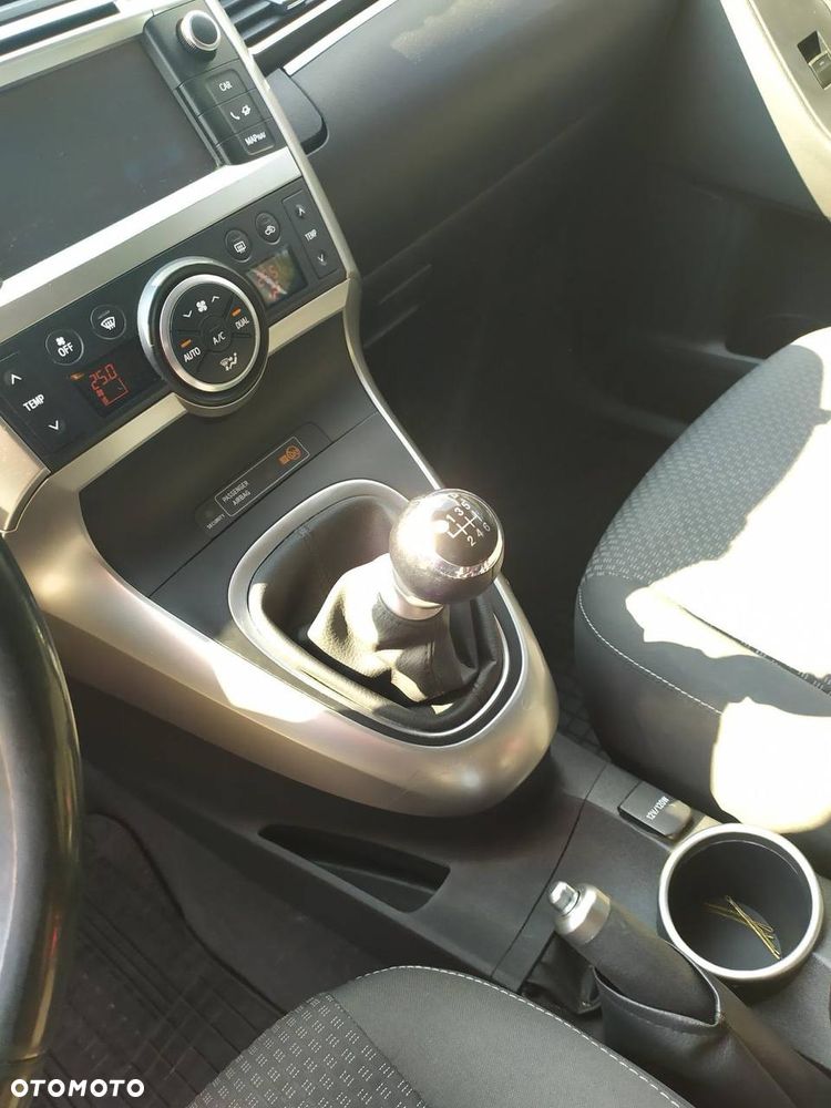 Toyota Verso 1.8 Premium - 6