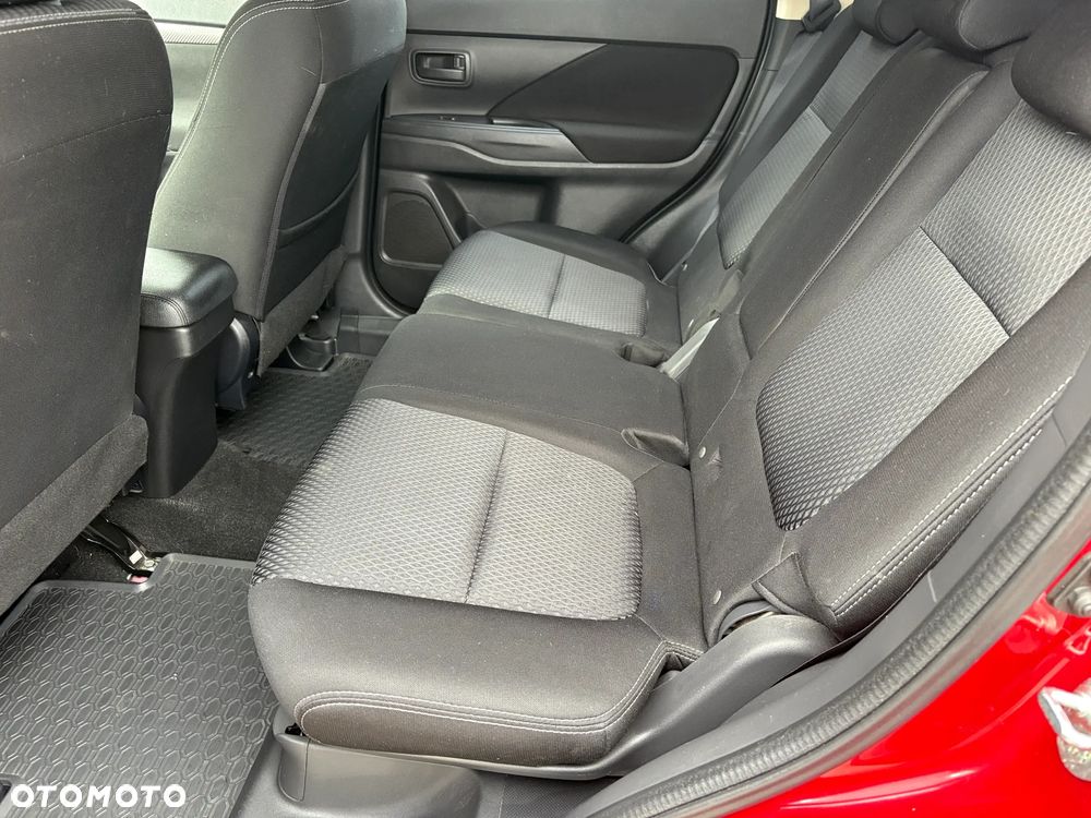 Mitsubishi Outlander 2.0 Invite + 2WD - 13
