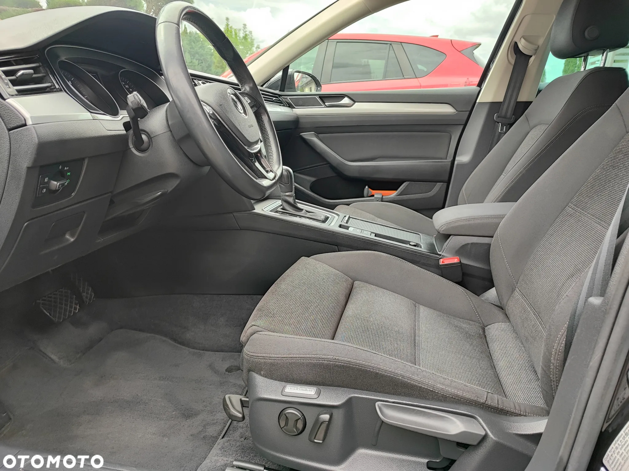 Volkswagen Passat Variant 1.6 TDI (BlueMotion Technology) DSG Comfortline - 8