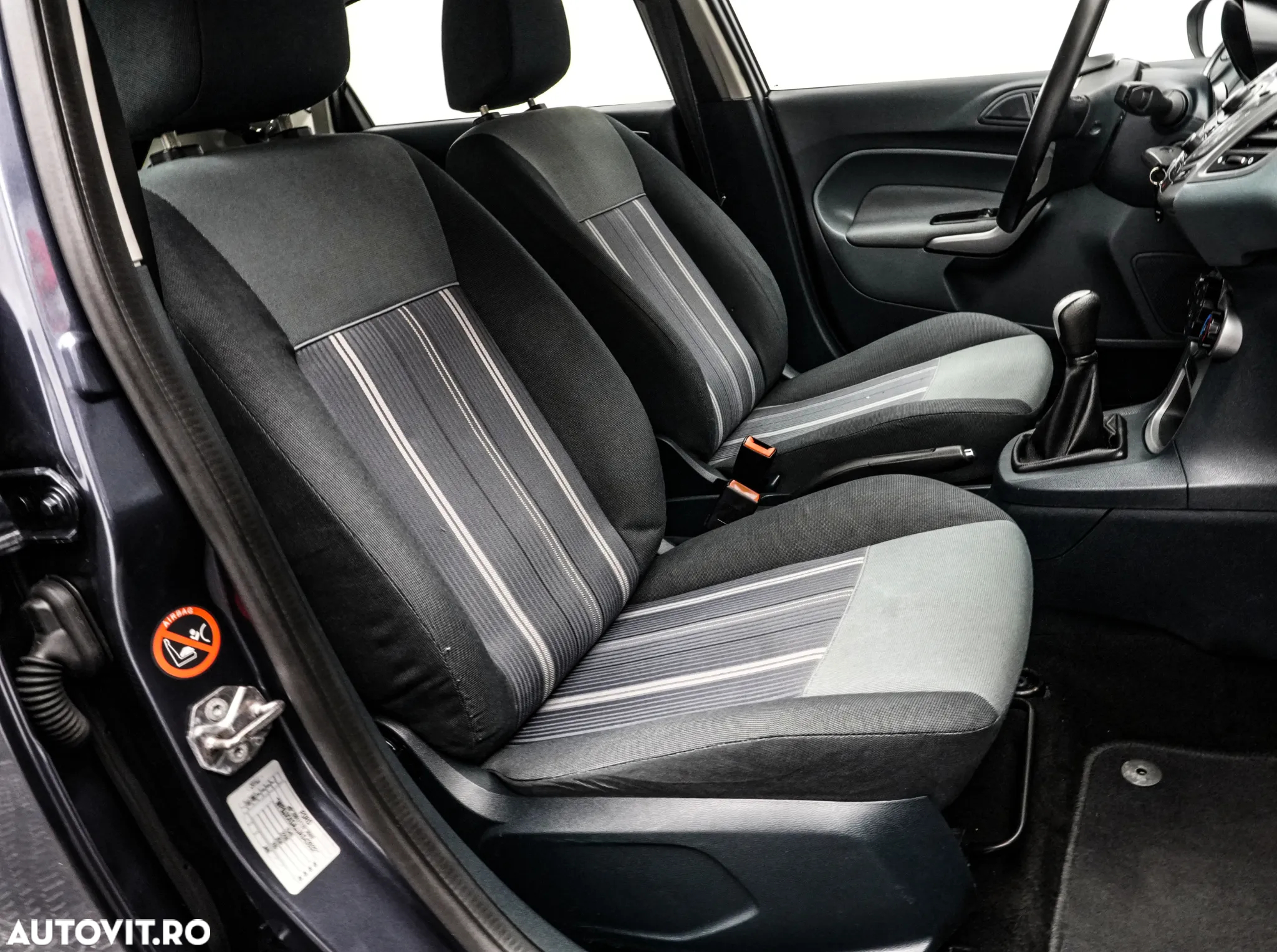Ford Fiesta 1.4 TDCi Ambiente - 12