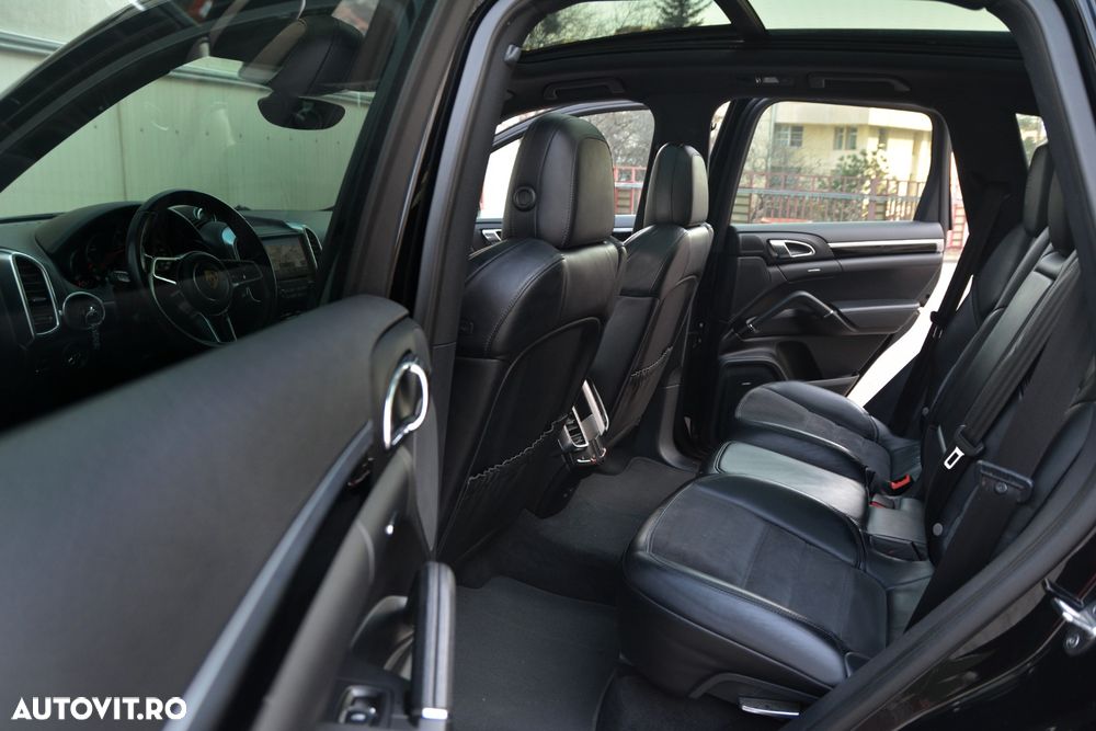 Porsche Cayenne 3.0 L - 16
