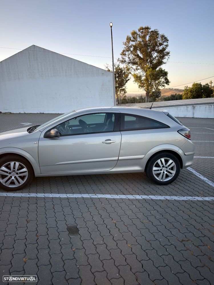 Opel Astra GTC 1.7 CDTI - 4