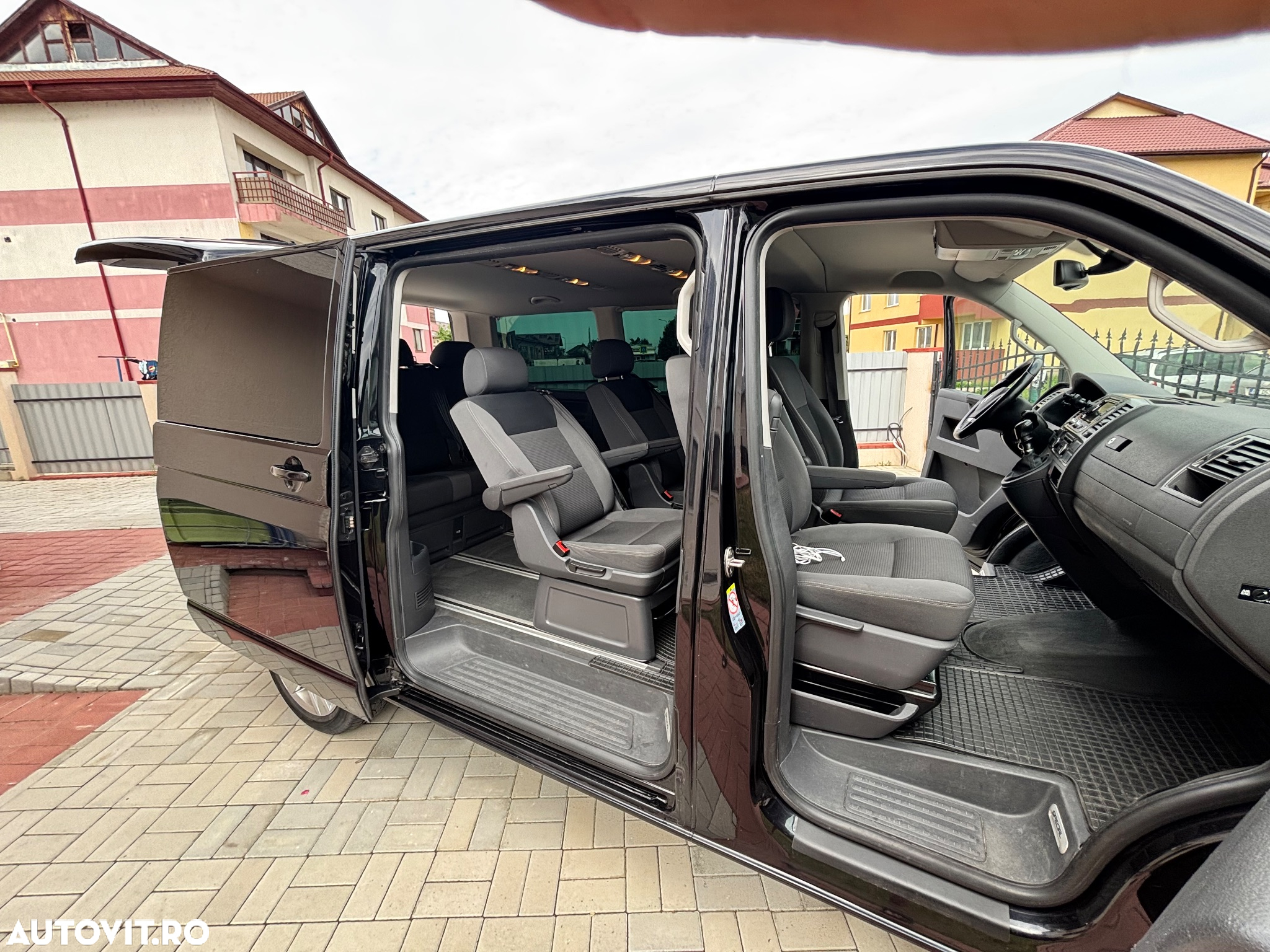 Volkswagen Multivan - 11