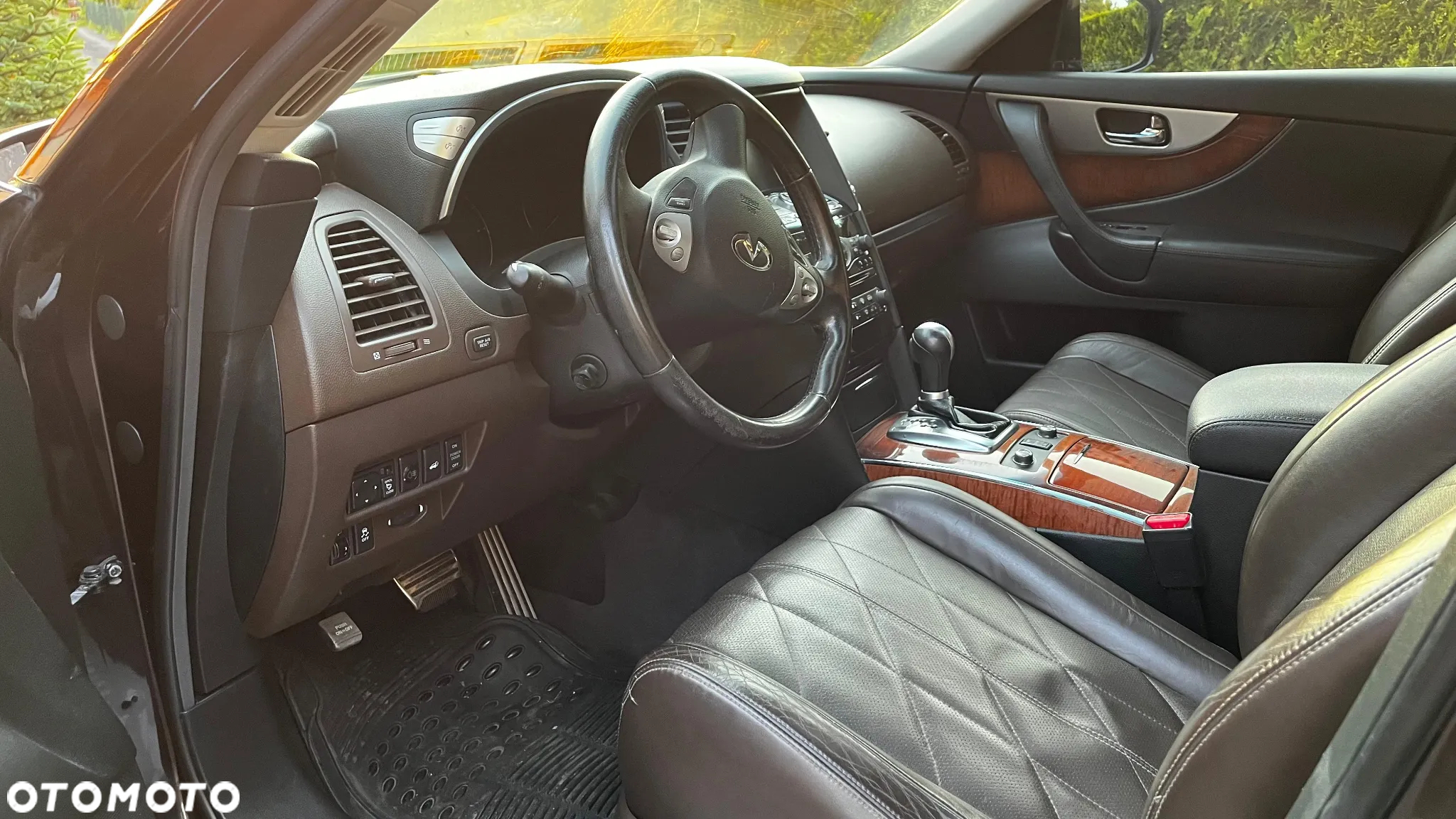 Infiniti FX - 7