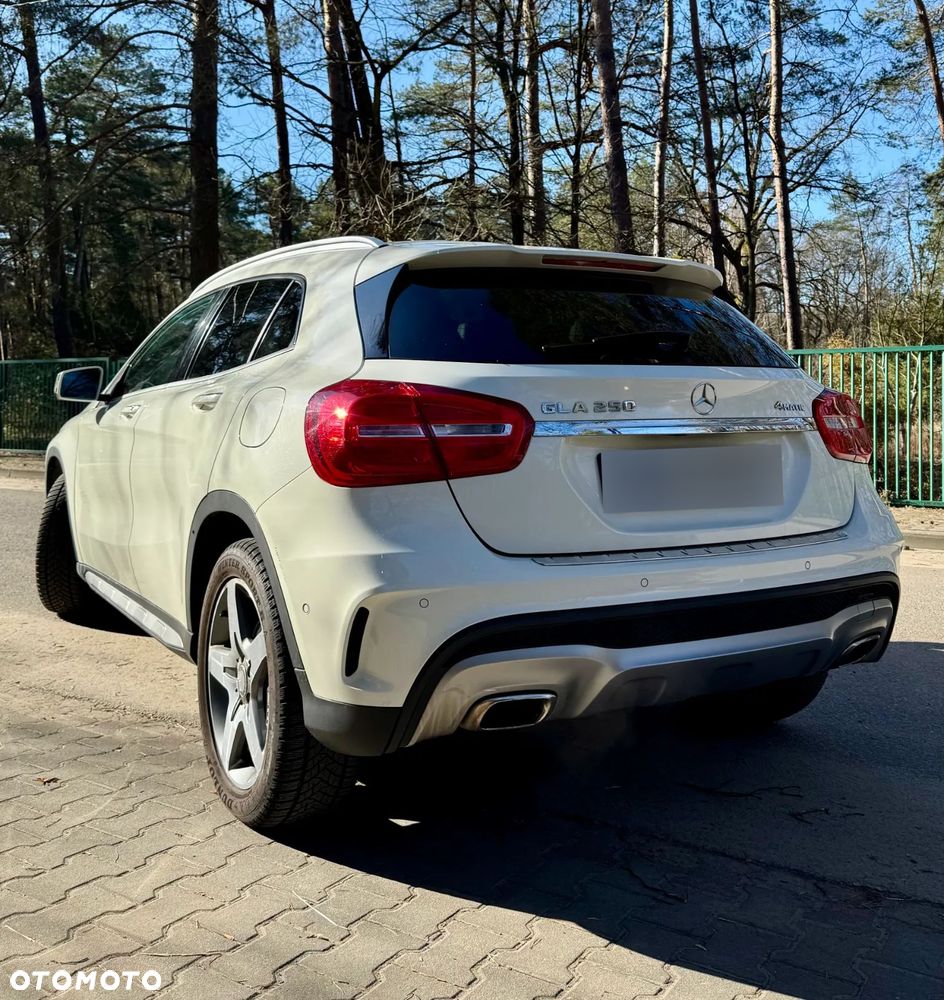 Mercedes-Benz GLA 250 4-Matic AMG Line - 15