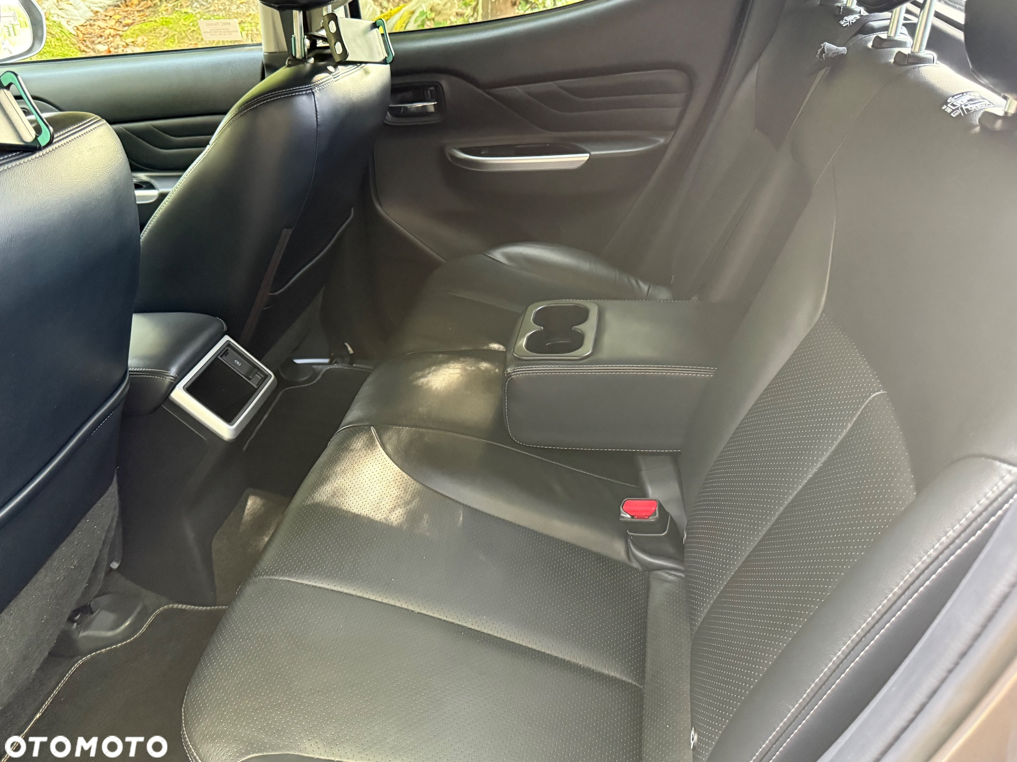 Mitsubishi L200 2.2 d DC Instyle Plus - 23