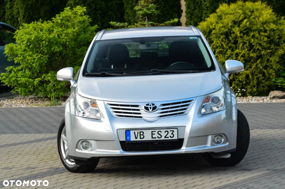 Toyota Avensis Combi 1.8 Executive - 8