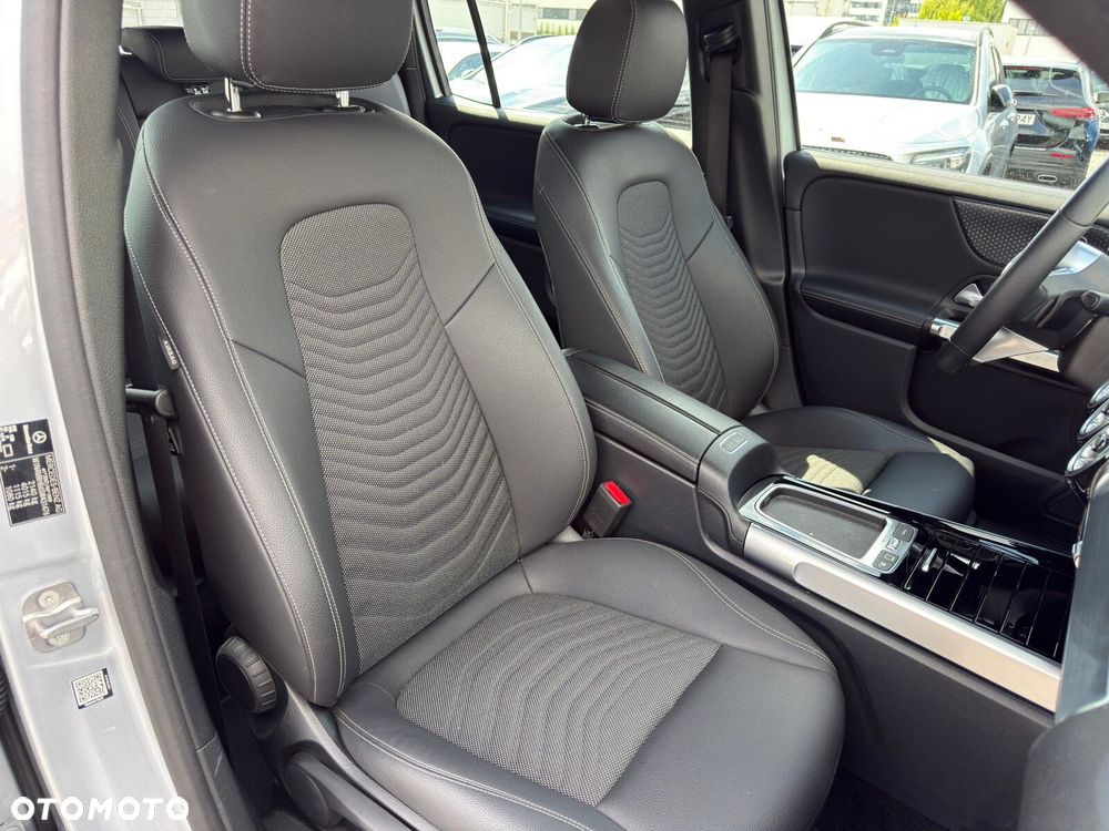 Mercedes-Benz GLB 200 Progressive 7G-DCT - 24