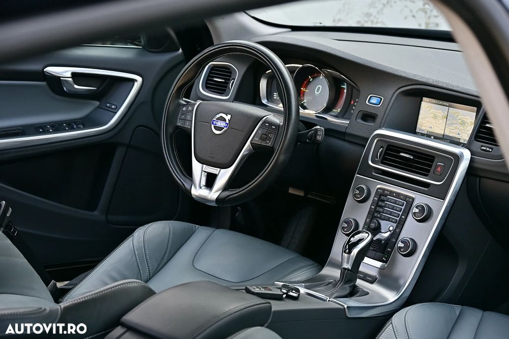 Volvo V60 D6 Plug-In-Hybrid AWD Geartronic Summum - 27