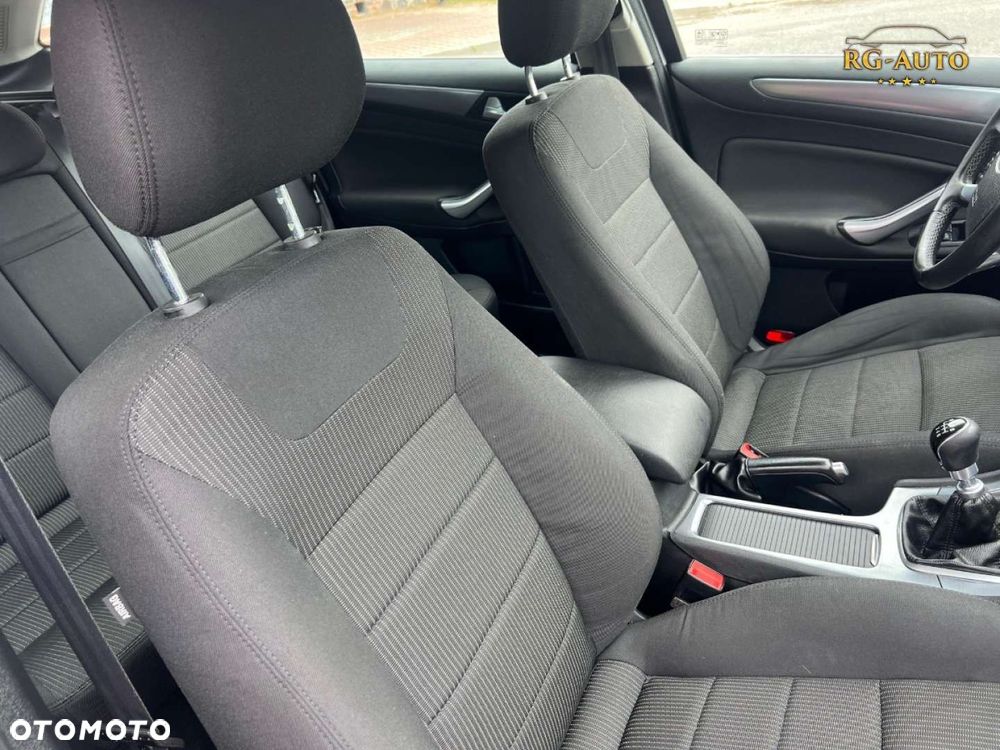 Ford Mondeo - 35