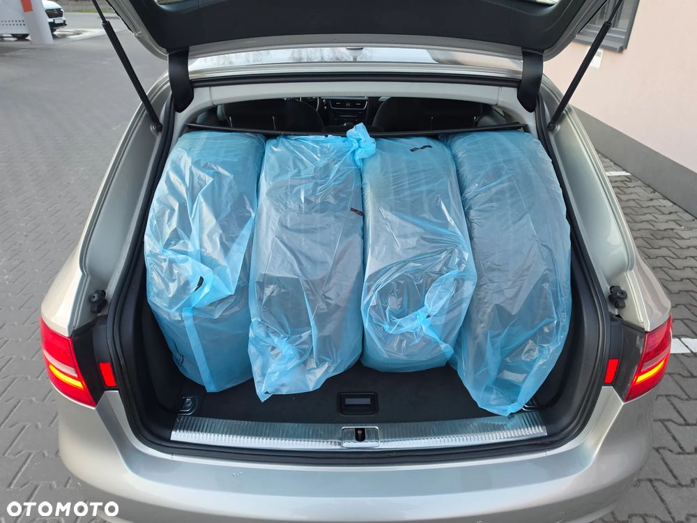 Audi A4 Avant 2.0 TDI Quattro S tronic - 32
