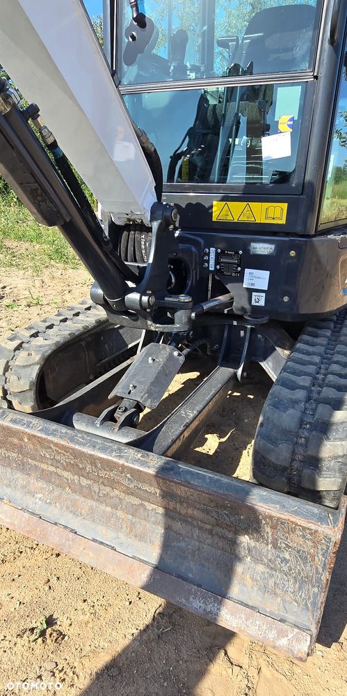 Bobcat E27 - 10