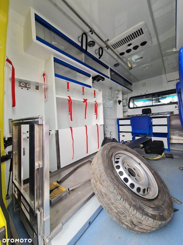 Mercedes-Benz Sprinter Ambulans Kamper Furgon W907 319 CDI 3.0 V6 190 KM - 3