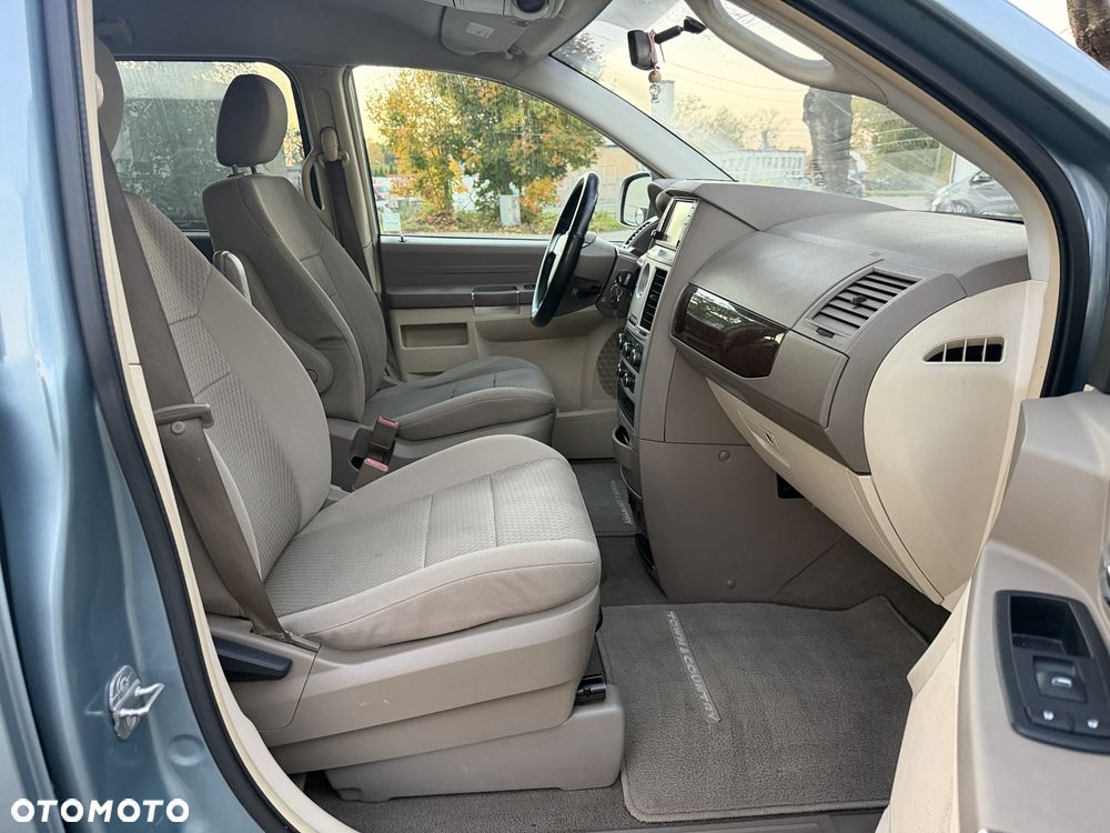 Chrysler Town & Country 3.3 LX - 27