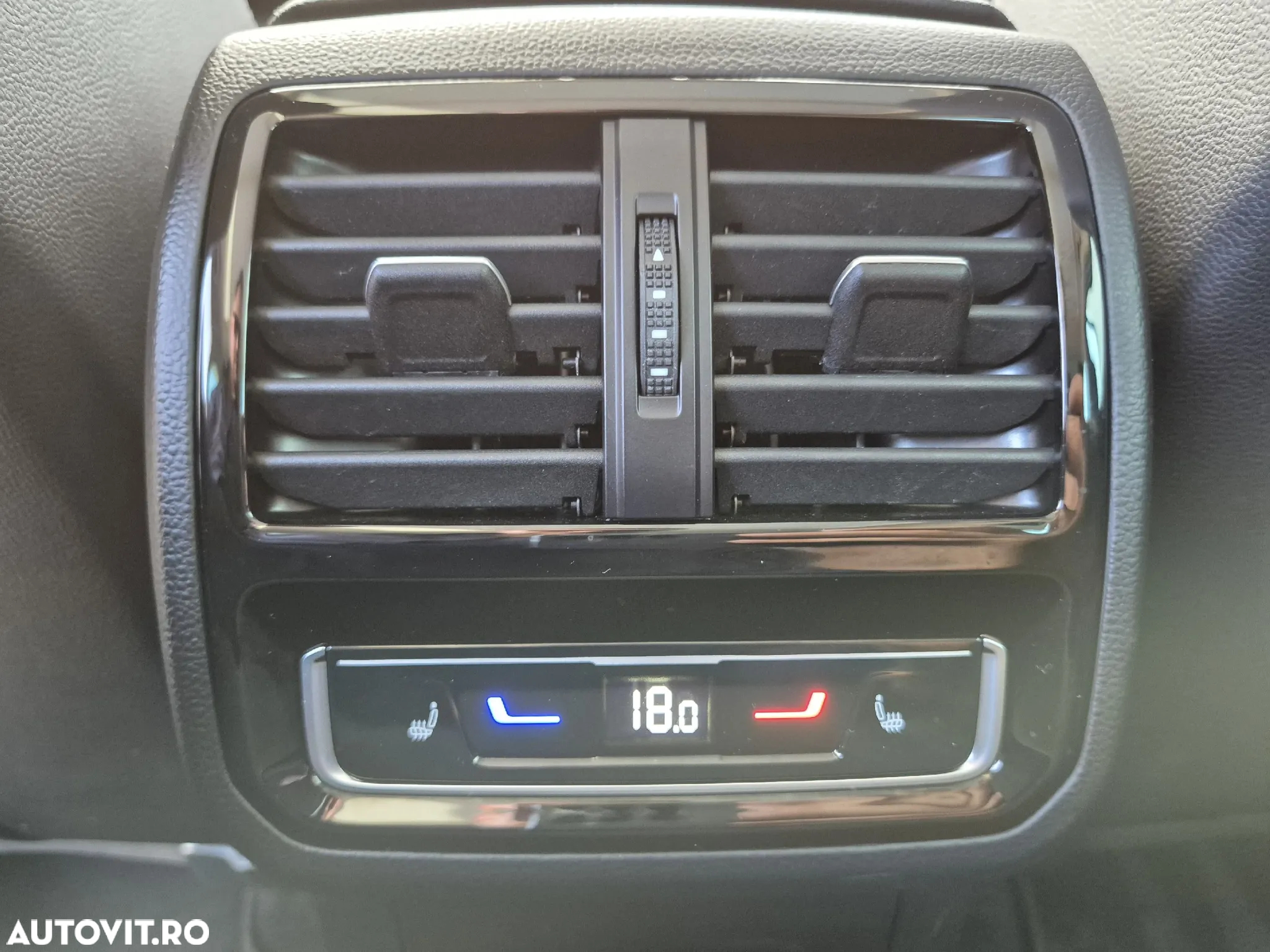 Volkswagen Passat Variant 2.0 TDI SCR DSG 4Motion Alltrack - 12