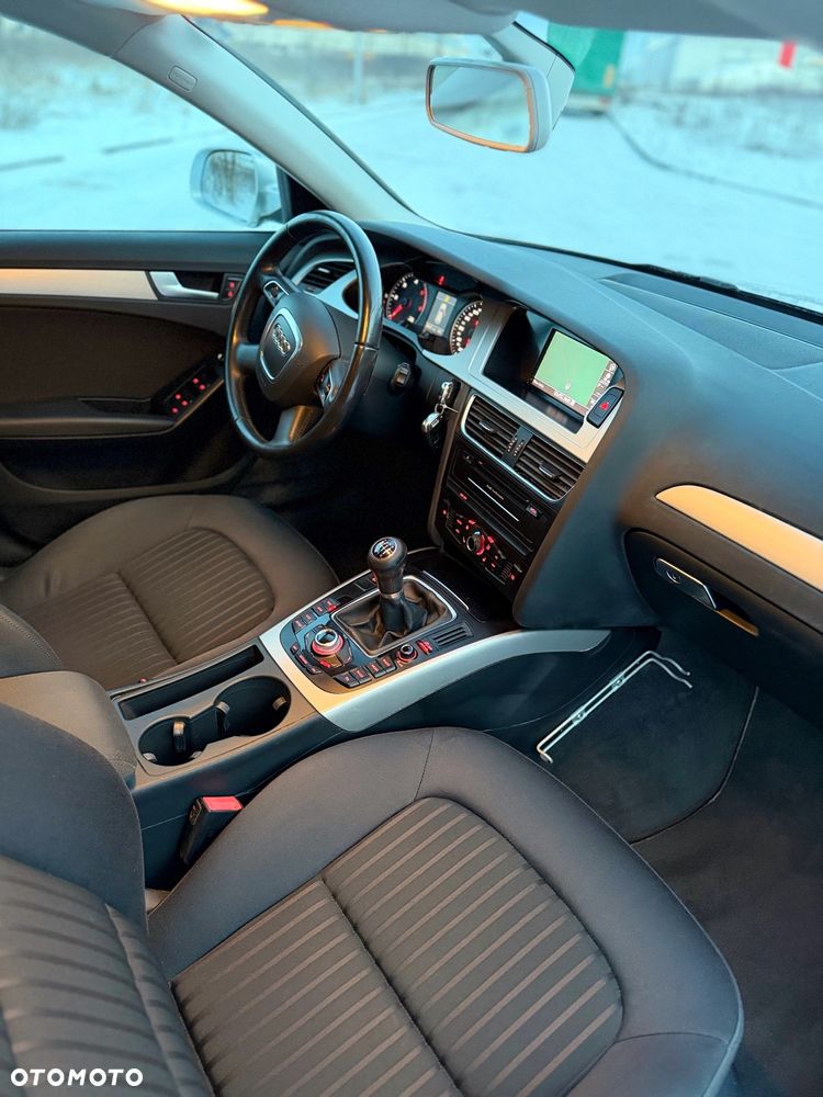 Audi A4 Avant 2.0 TDI DPF Ambiente - 12