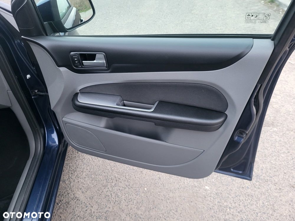 Ford Focus 1.4 16V Style - 28