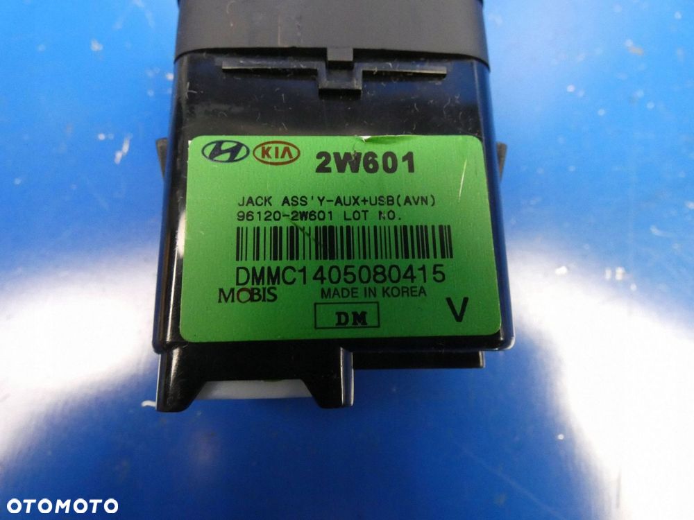 Gniazdo AUX Hyundai Grand Santa Fe NC 961202W601 - 3