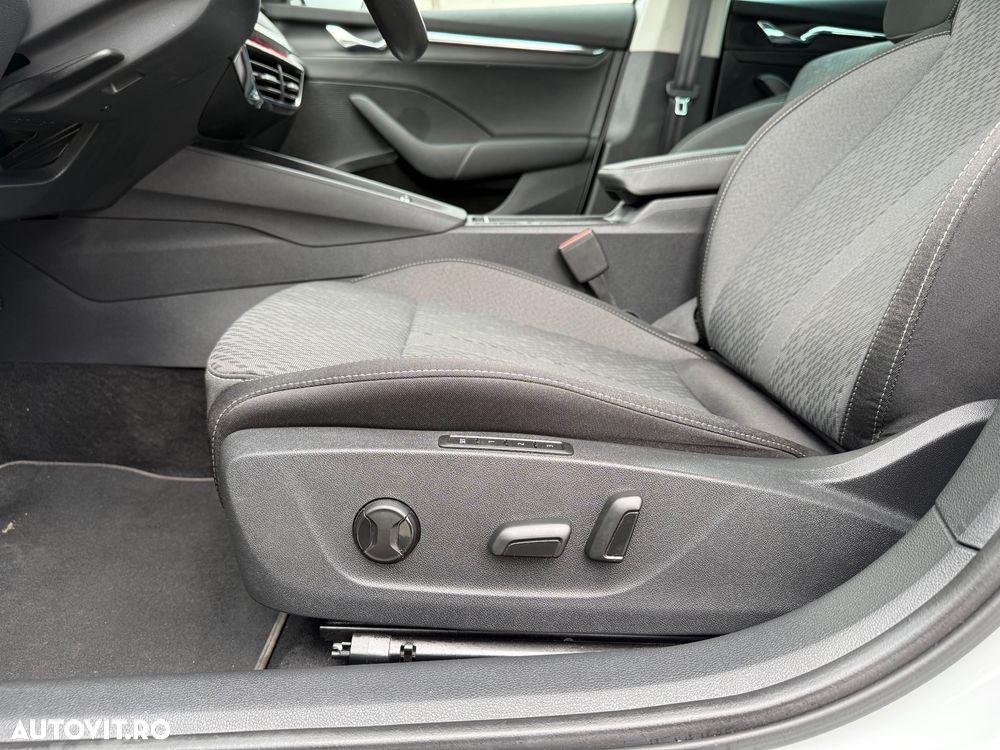 Skoda Octavia 2.0 TDI DSG Premium Edition - 31