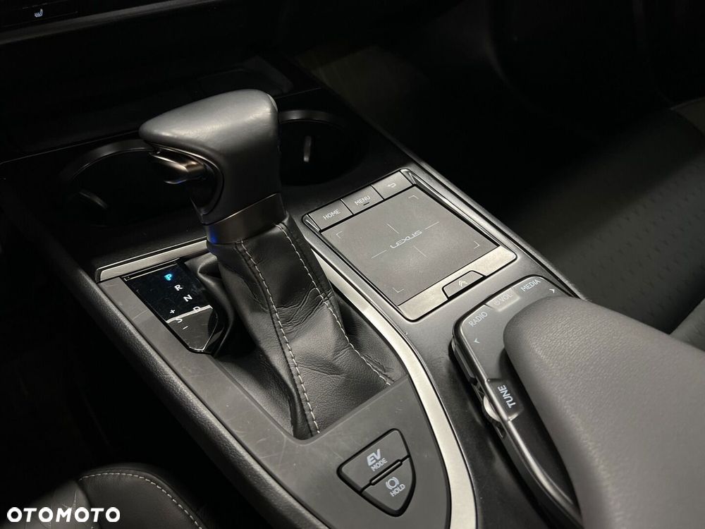 Lexus UX 250h GPF F Impression 2WD - 26