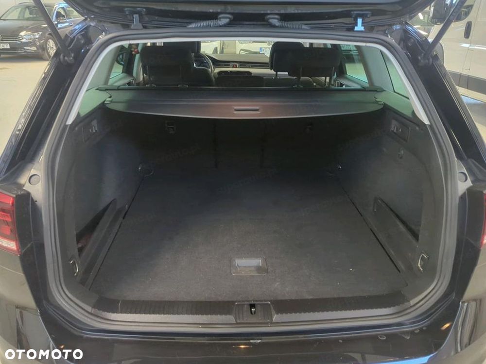 Volkswagen Passat - 11