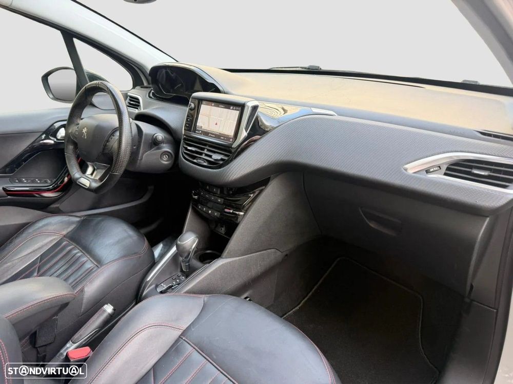 Peugeot 208 1.2 PureTech GT Line EAT6 - 5