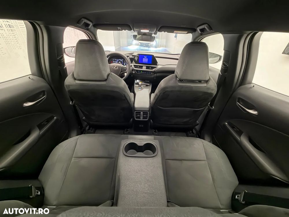 Lexus UX 300h AWD CVT HEV Business - 35
