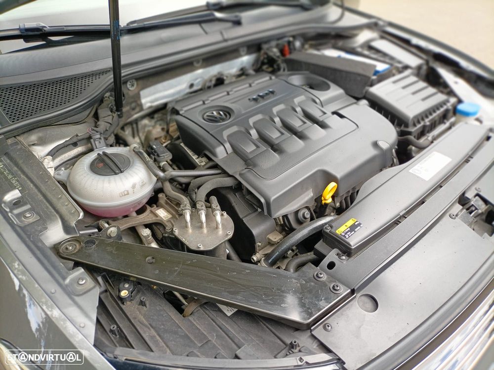 VW Passat Variant 1.6 TDI Confortline DSG - 24
