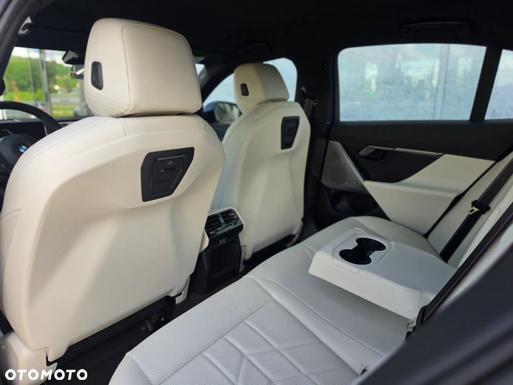 BMW Seria 5 520d xDrive mHEV - 33