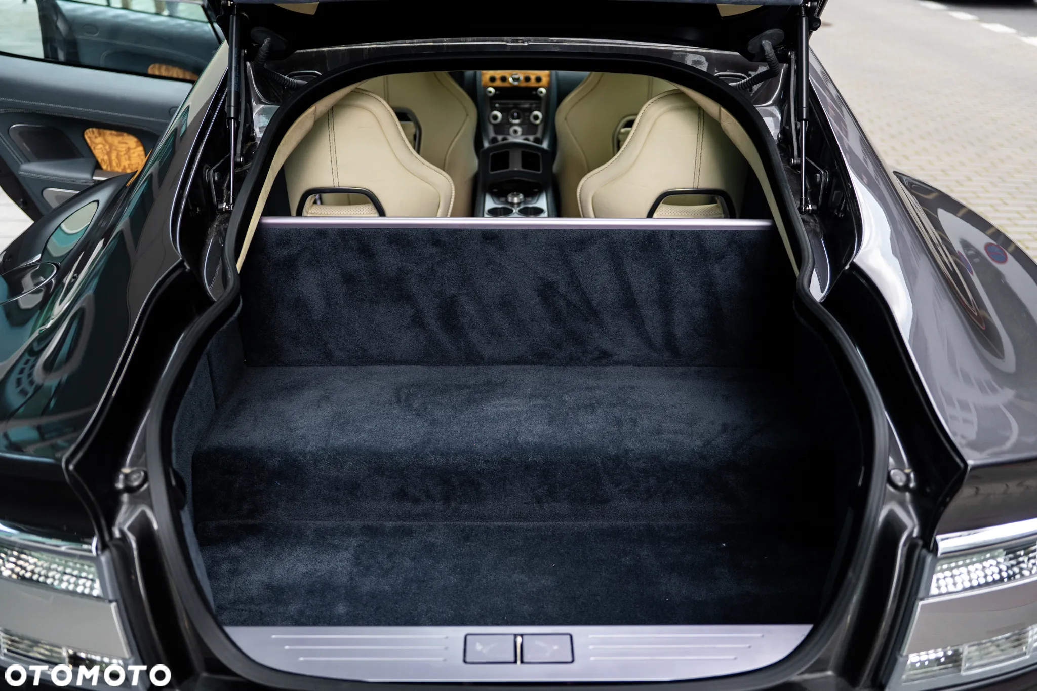 Aston Martin Rapide Touchtronic II - 37