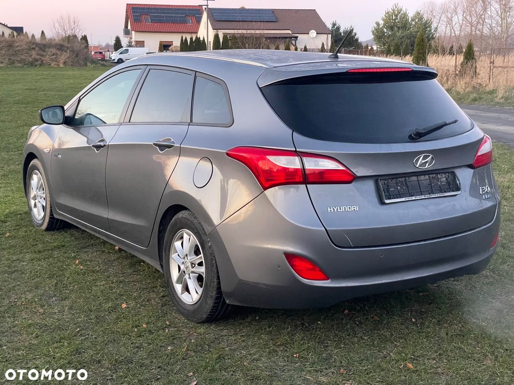 Hyundai i30 blue Kombi 1.6 CRDi Classic - 4