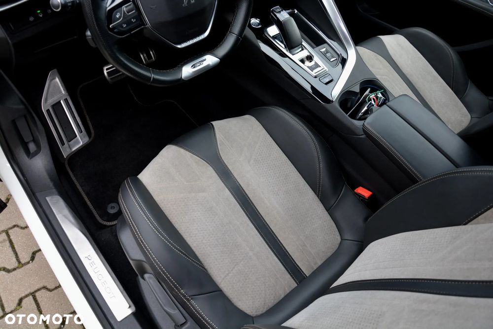 Peugeot 3008 Plug-In Hybrid4 300 e-EAT8 GT - 25