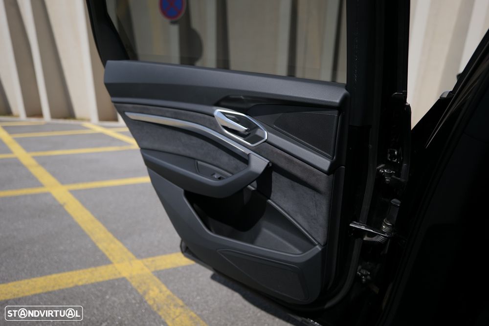 Audi e-tron 55 quattro S line - 11