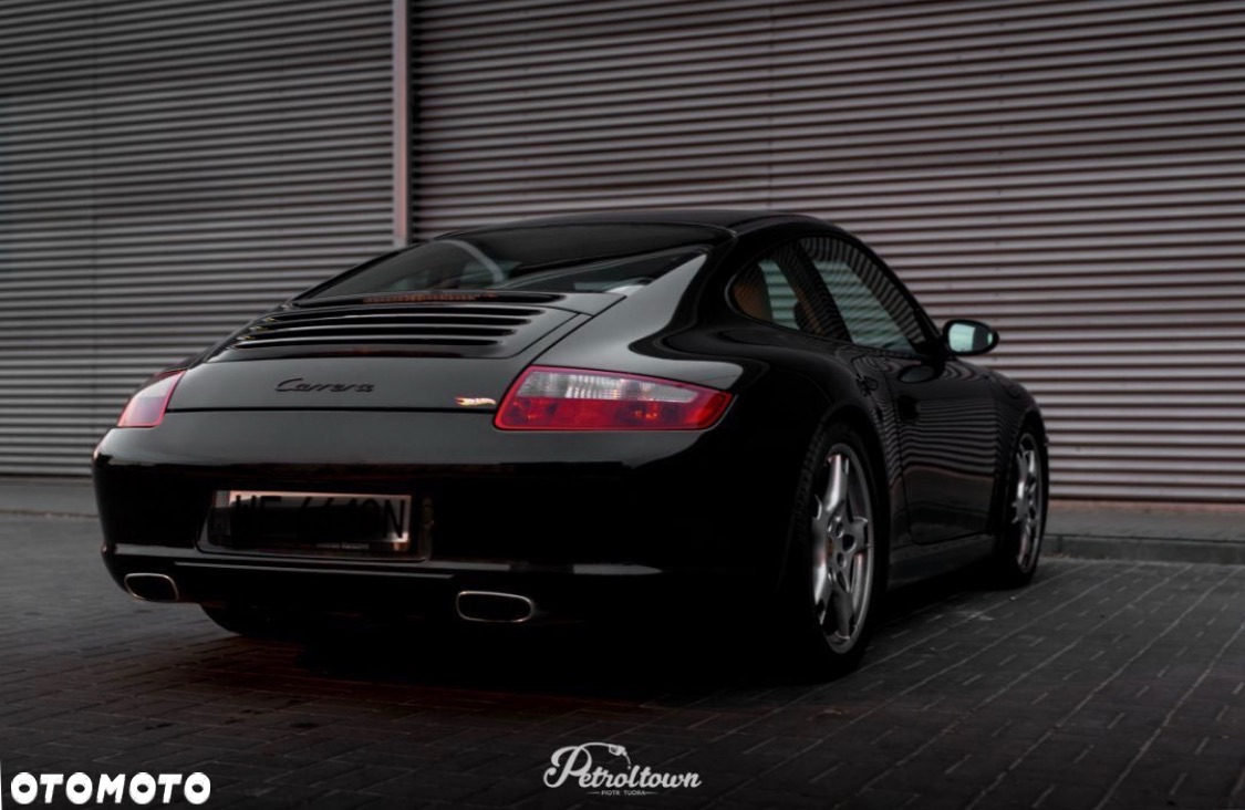 Porsche 911 Carrera - 21