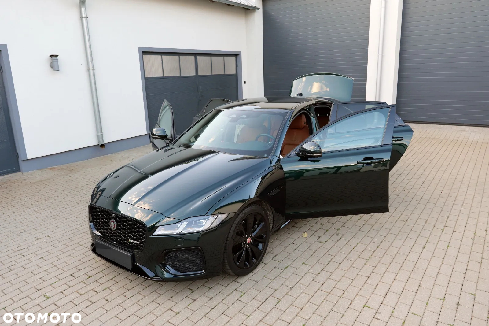 Jaguar XF 2.0 P250 R-Dynamic Black - 29