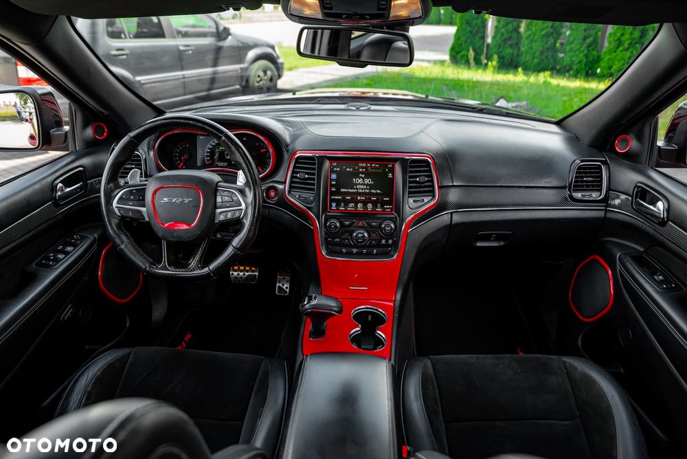 Jeep Grand Cherokee SRT8 - 29