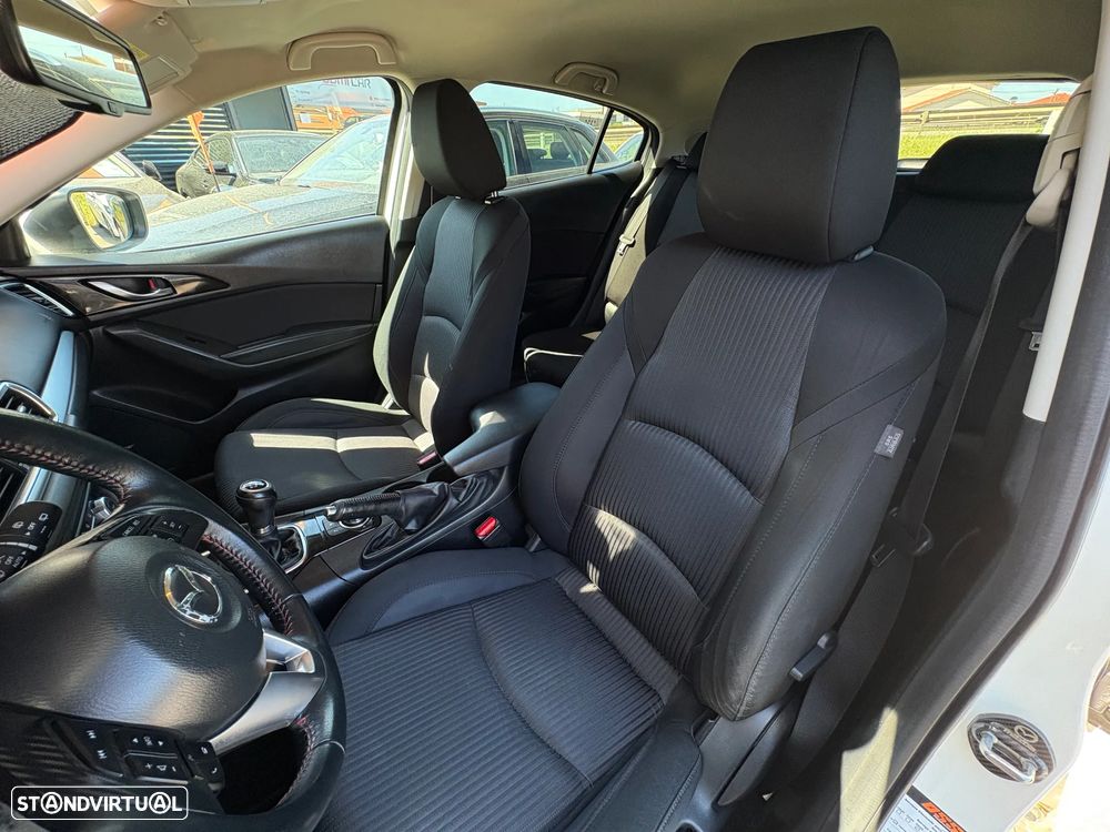 Mazda 3 Hatchback 1.5 Sky-D Evolve HS - 9
