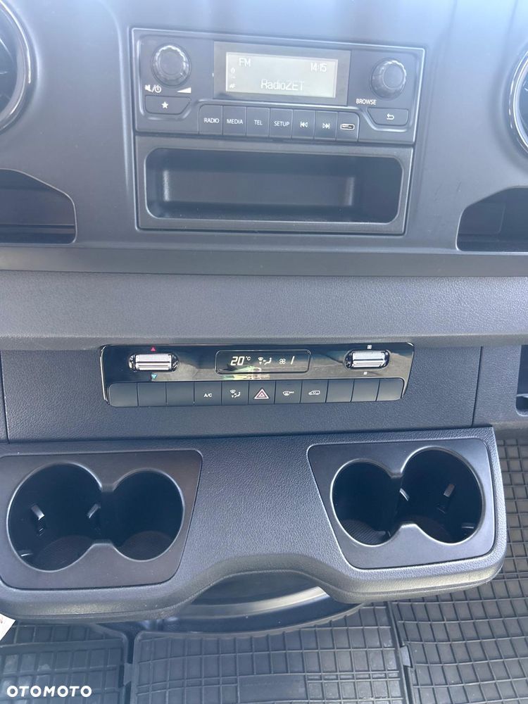 Mercedes-Benz Sprinter - 13
