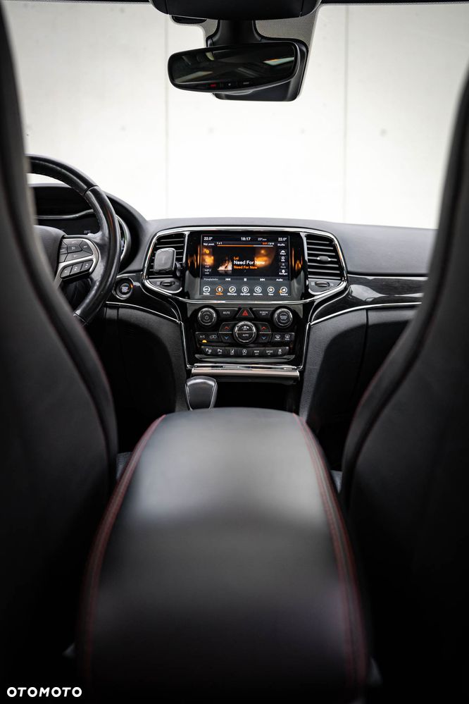Jeep Grand Cherokee - 25
